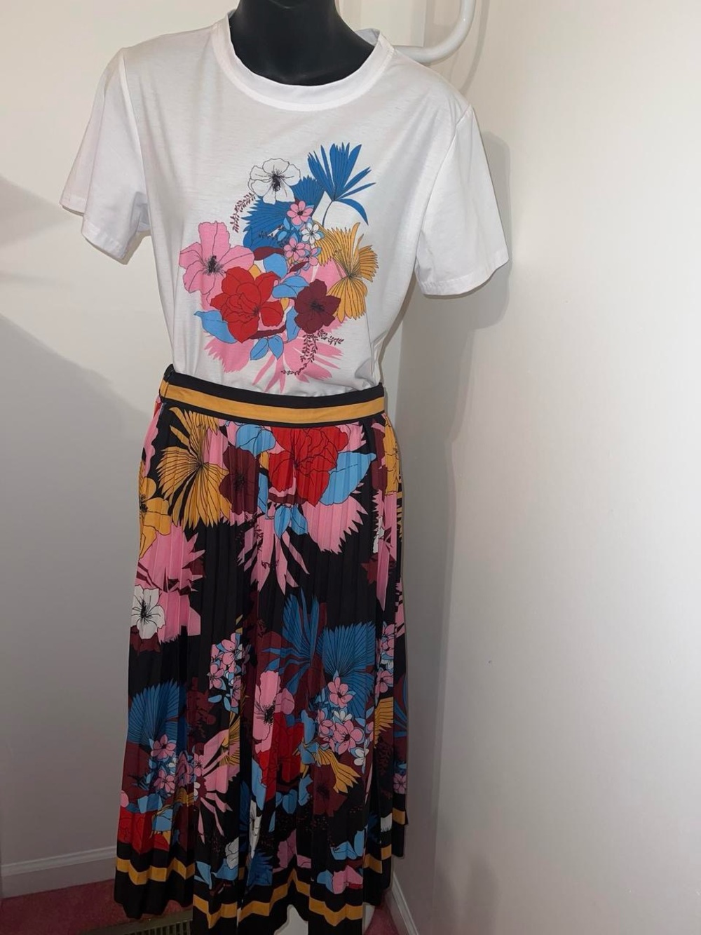 White floral print multicolored skirt set